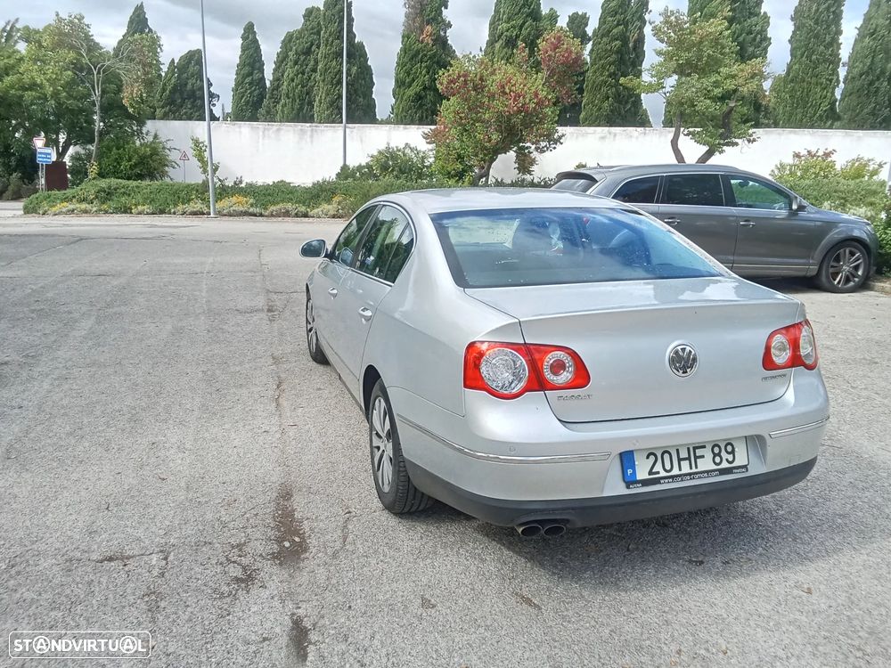 VW Passat 2.0 TDI Trendline BlueMotion - 4
