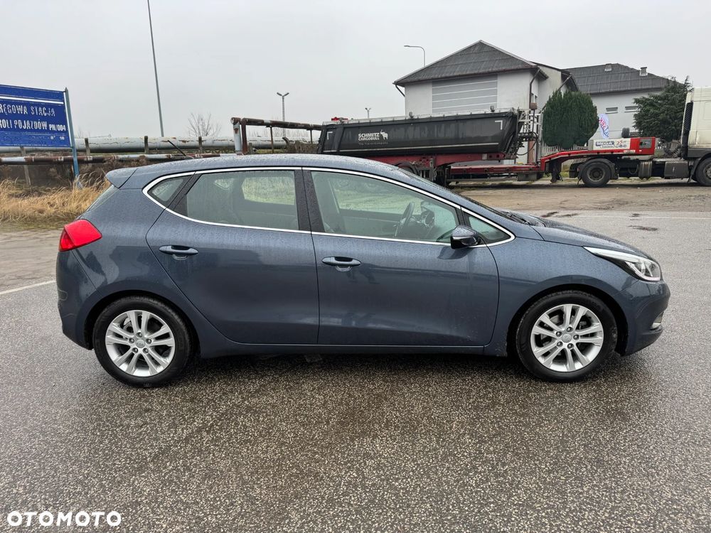 Kia Ceed 1.6 GDI Dream-Team Edition - 11