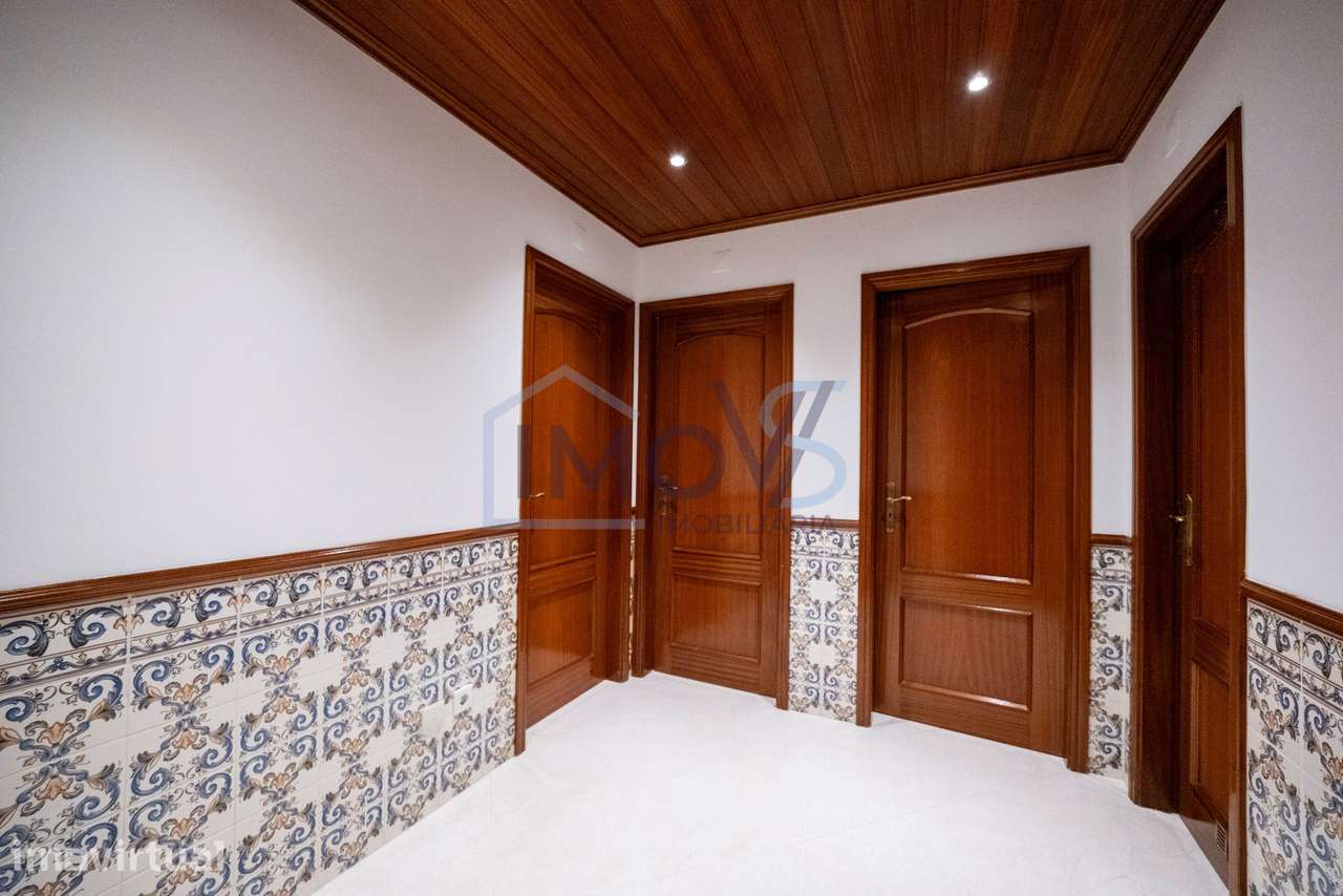 Apartamento T3 completamente renovado com varanda, ar condicionado e a - Grande imagem: 3/29
