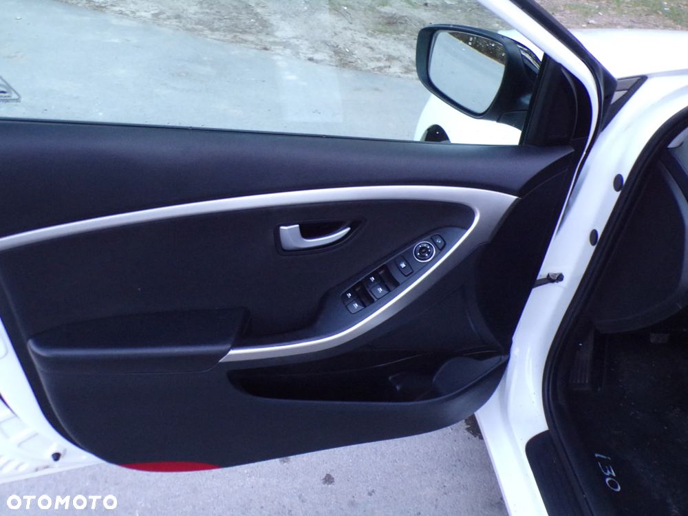 Hyundai i30 blue 1.6 CRDi Classic Navigation - 15