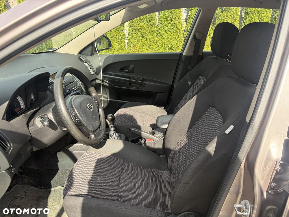 Kia Ceed - 7