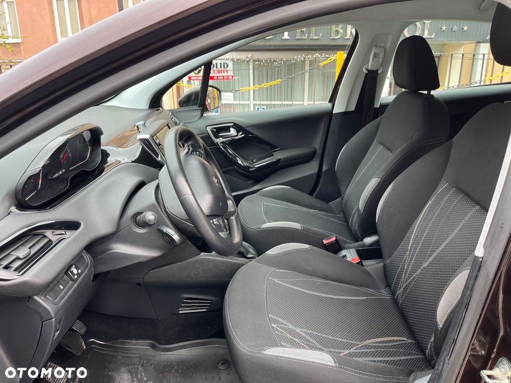Peugeot 208 1.2 PureTech Active - 12
