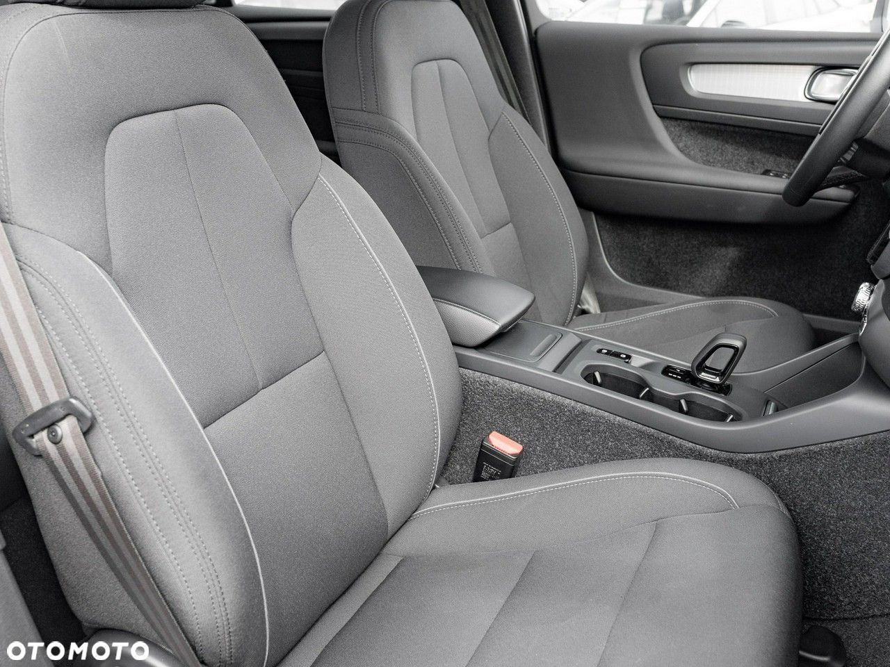 Volvo XC 40 T3 Momentum Pro - 32