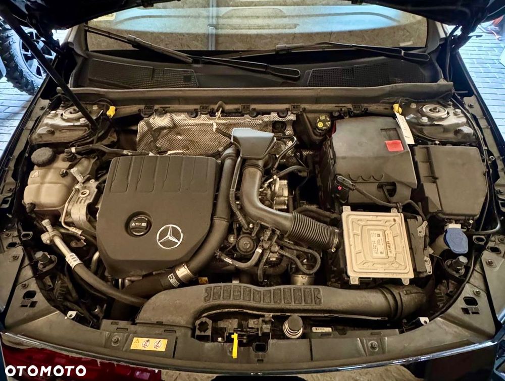 Mercedes-Benz CLA 180 AMG Line 7G-DCT - 14