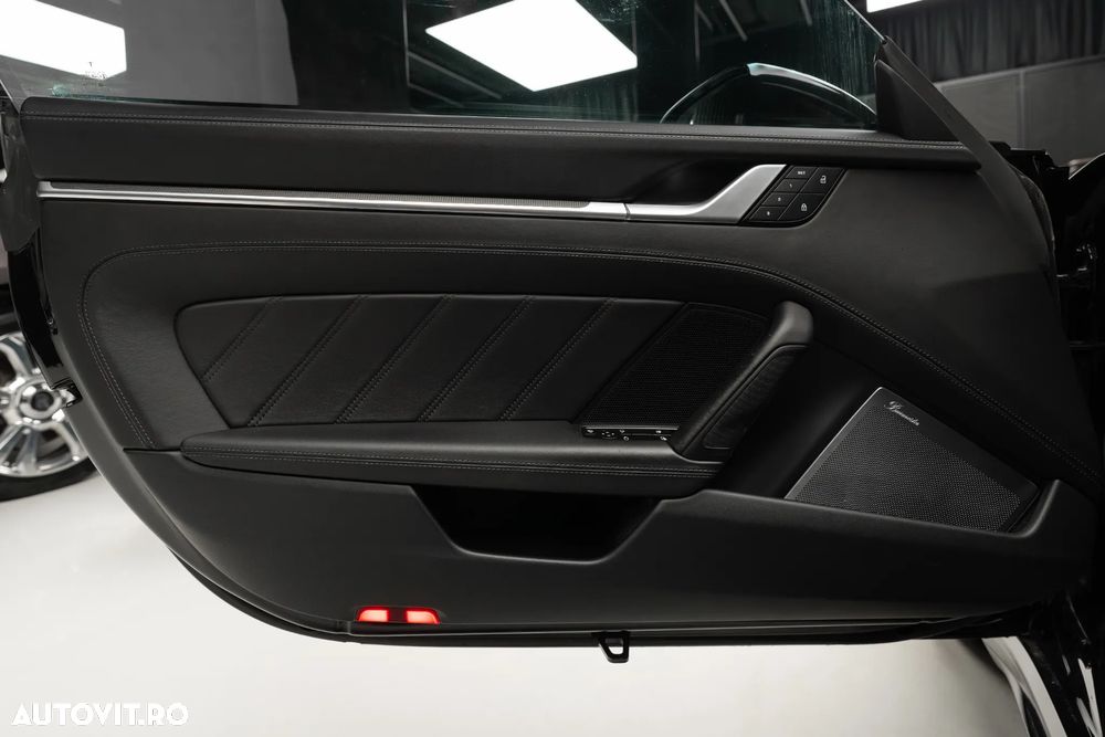 Porsche 911 911Turbo S - 11