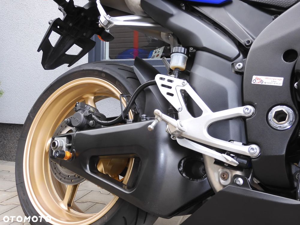 Yamaha R1 - 14