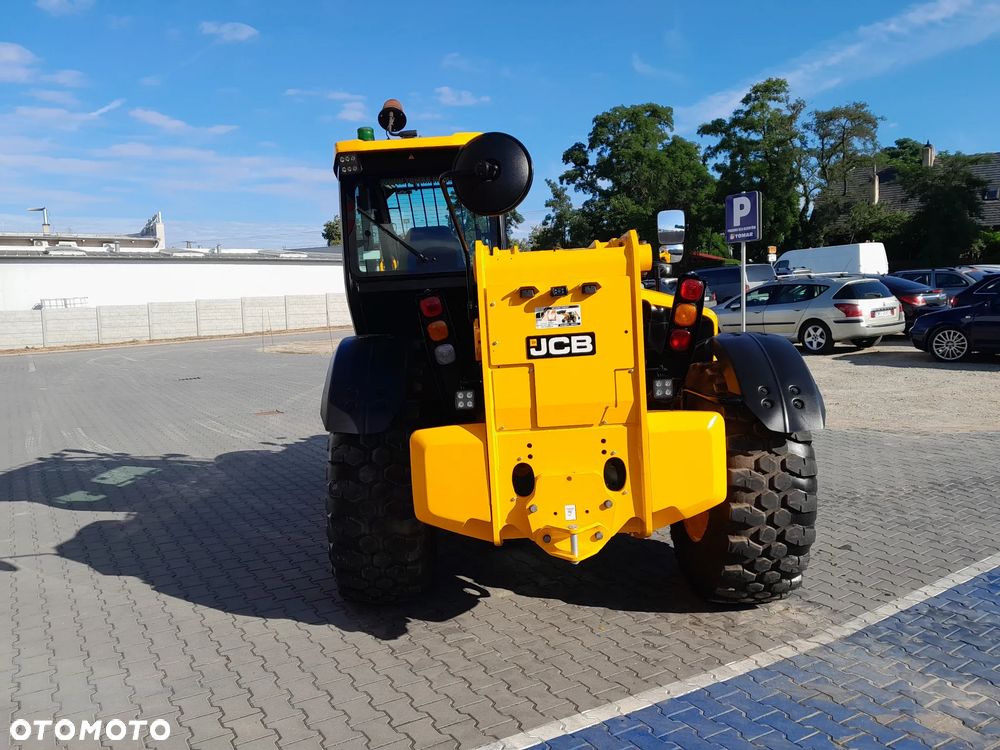 JCB 560-80 2023R agri - 9
