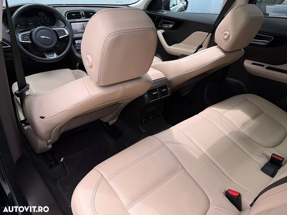Jaguar F-Pace 20d AWD Portfolio - 17
