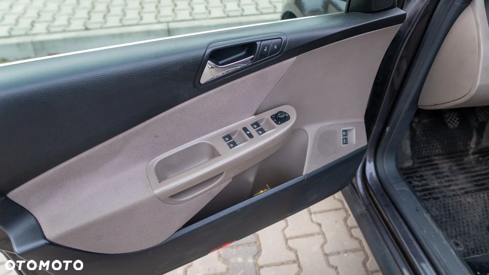 Volkswagen Passat Variant 1.8 TSI Comfortline - 11