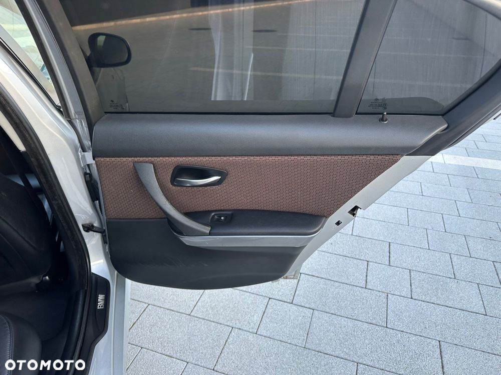 BMW Seria 3 318d DPF Edition Exclusive - 16