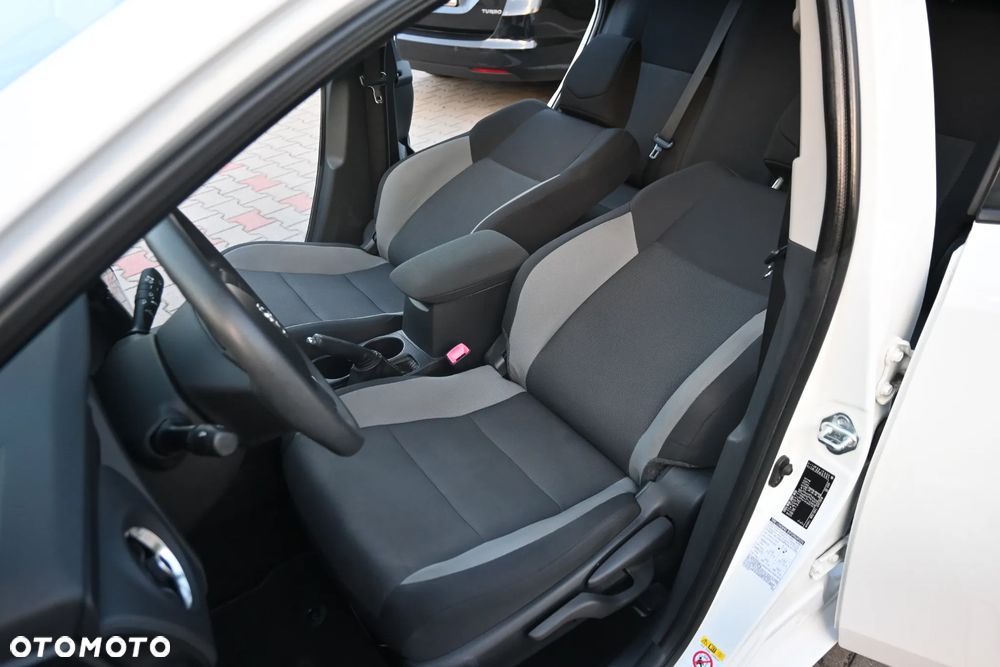 Toyota Auris 1.33 VVT-i Premium + - 27