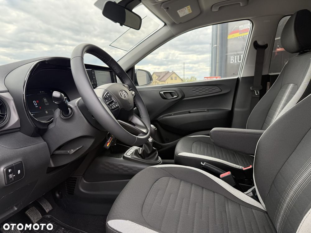 Hyundai i10 1.0 Fifa World Cup Edition - 17