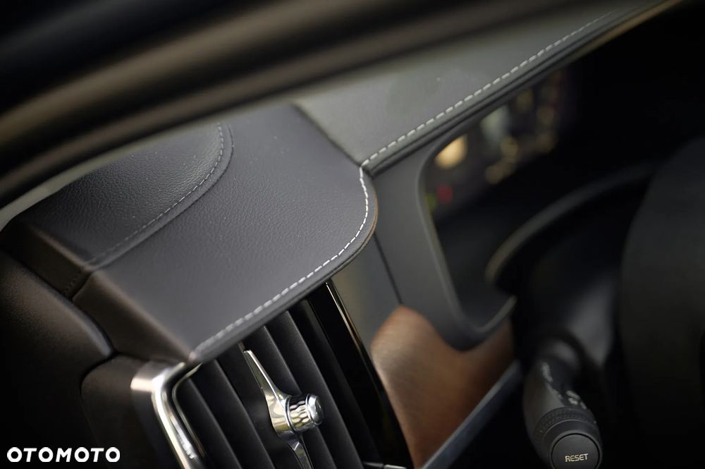 Volvo S90 - 33