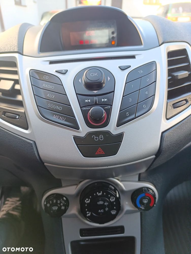 Ford Fiesta 1.25 Celebration - 24