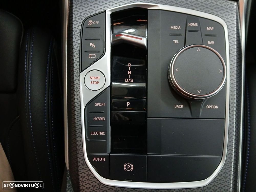 BMW 320 e Pack Desportivo M Auto - 16