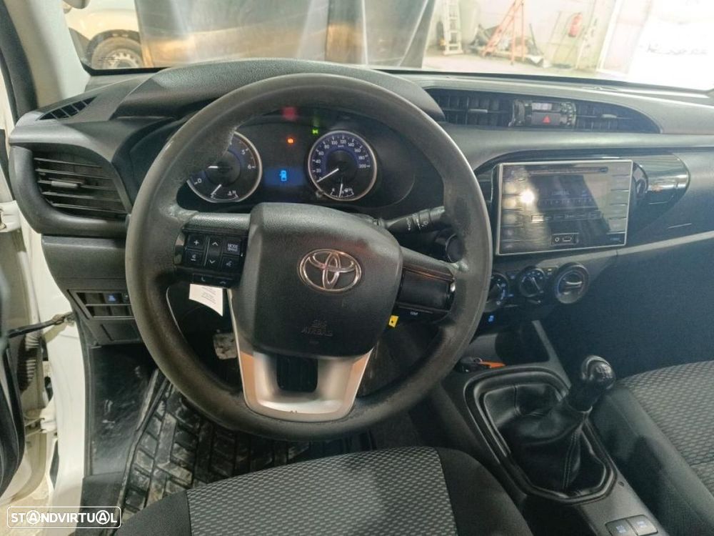 Toyota Hilux 2.4 D-4D 4WD CE 3L c/iva - 5