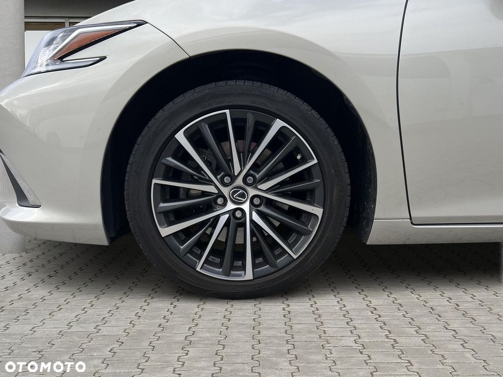 Lexus ES 300h Business Edition - 25