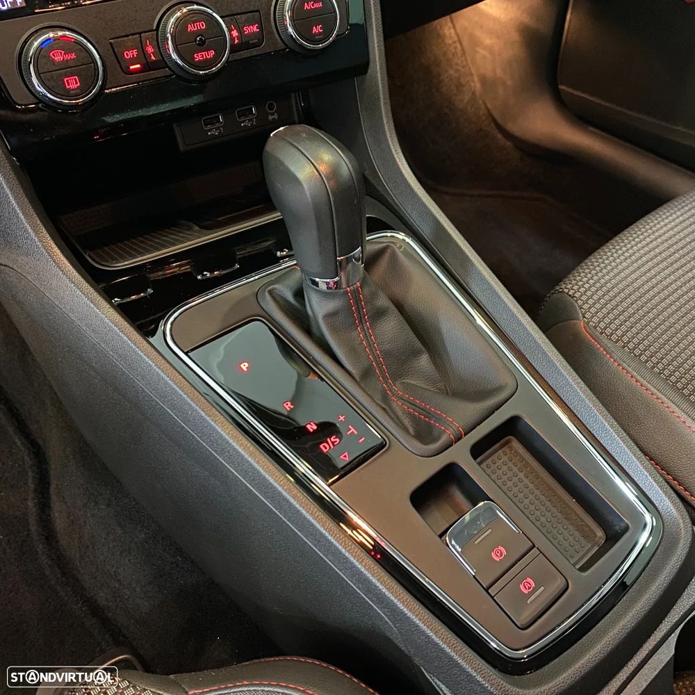 SEAT Leon 2.0 TDI DPF DSG FR - 9