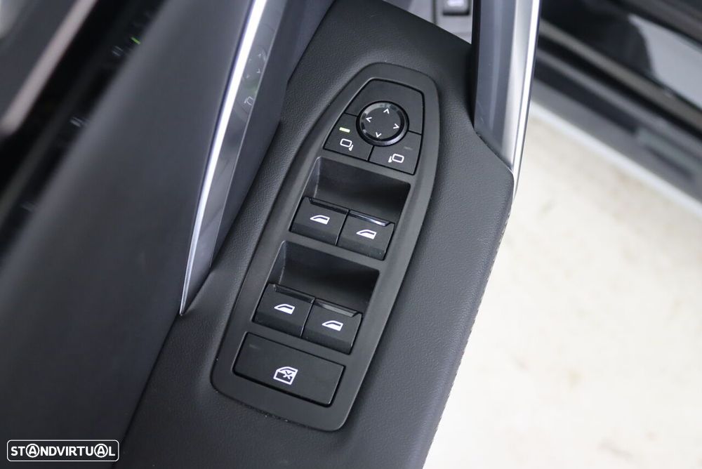 BMW iX1 xDrive30 xLine - 17