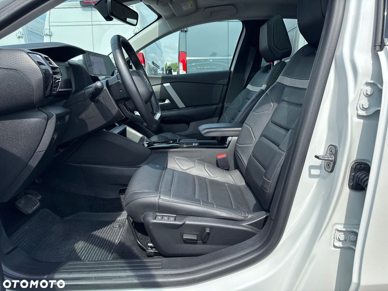 Citroën C4X e-C4 X EV136 50kWh Shine Pack - 9