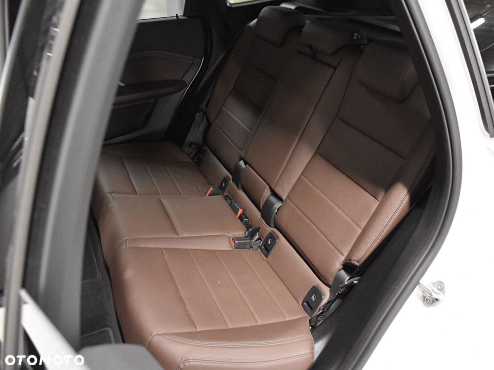BMW iX1 - 12