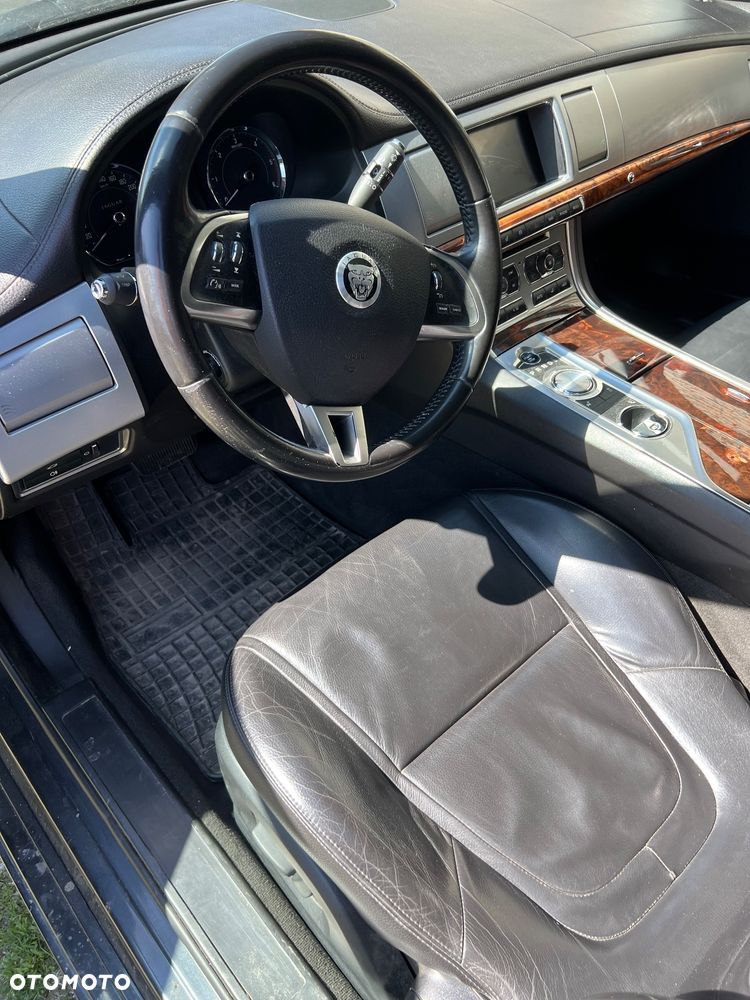 Jaguar XF 2.2 D Luxury - 8
