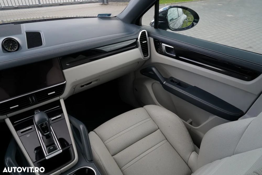 Porsche Cayenne Standard - 21
