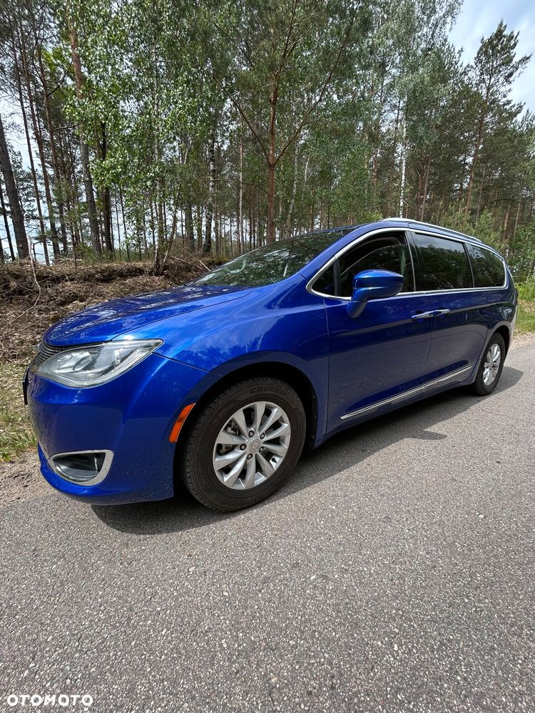 Chrysler Pacifica - 16
