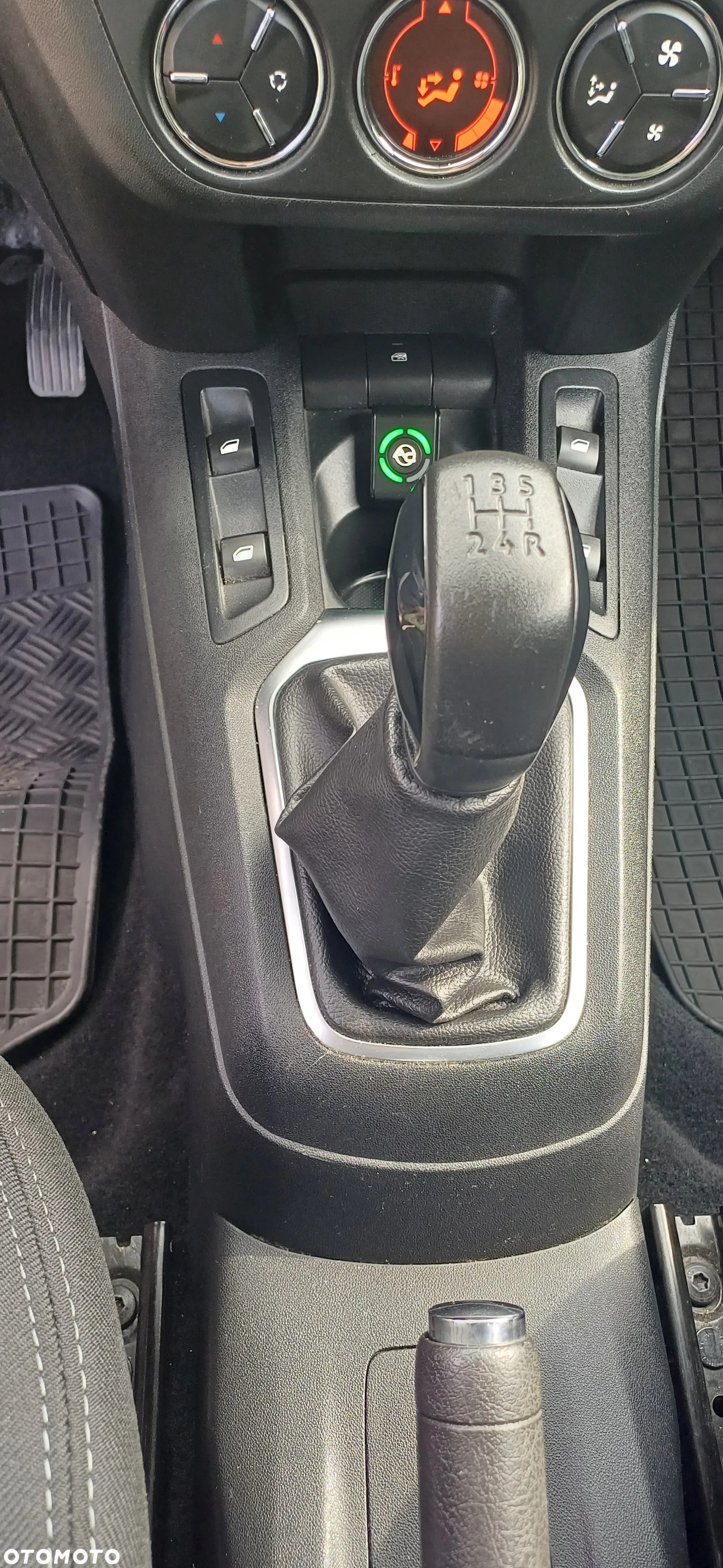 Peugeot 301 1.6 VTi Allure - 11