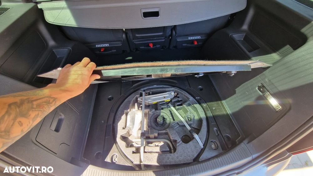 Volkswagen Touran - 8