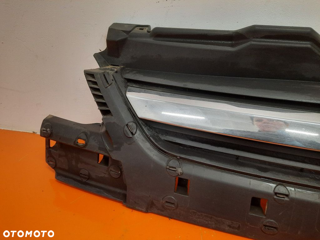 OPEL CORSA-C ATRAPA / GRILL 13120824 Z20U - 2