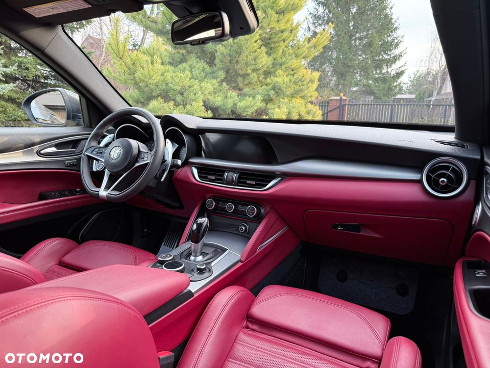 Alfa Romeo Stelvio 2.0 Turbo 16V AT8-Q4 Ti - 12
