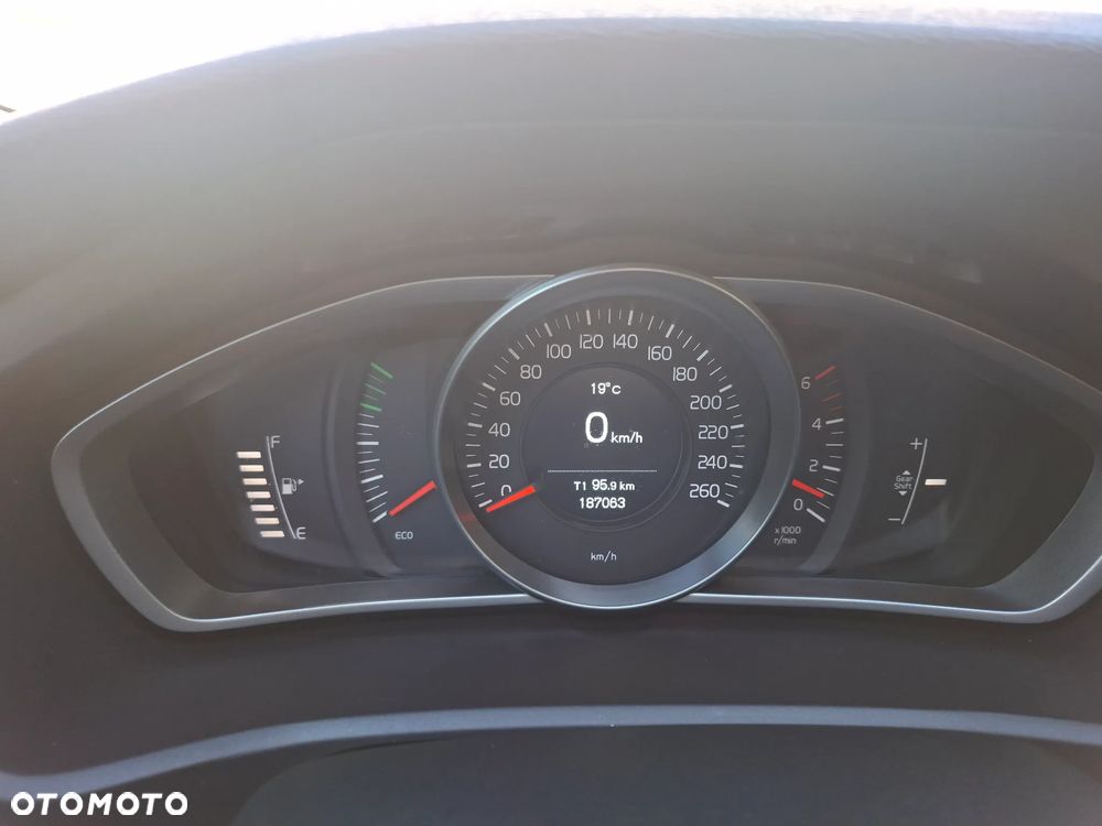 Volvo V40 D2 Drive-E Momentum - 5