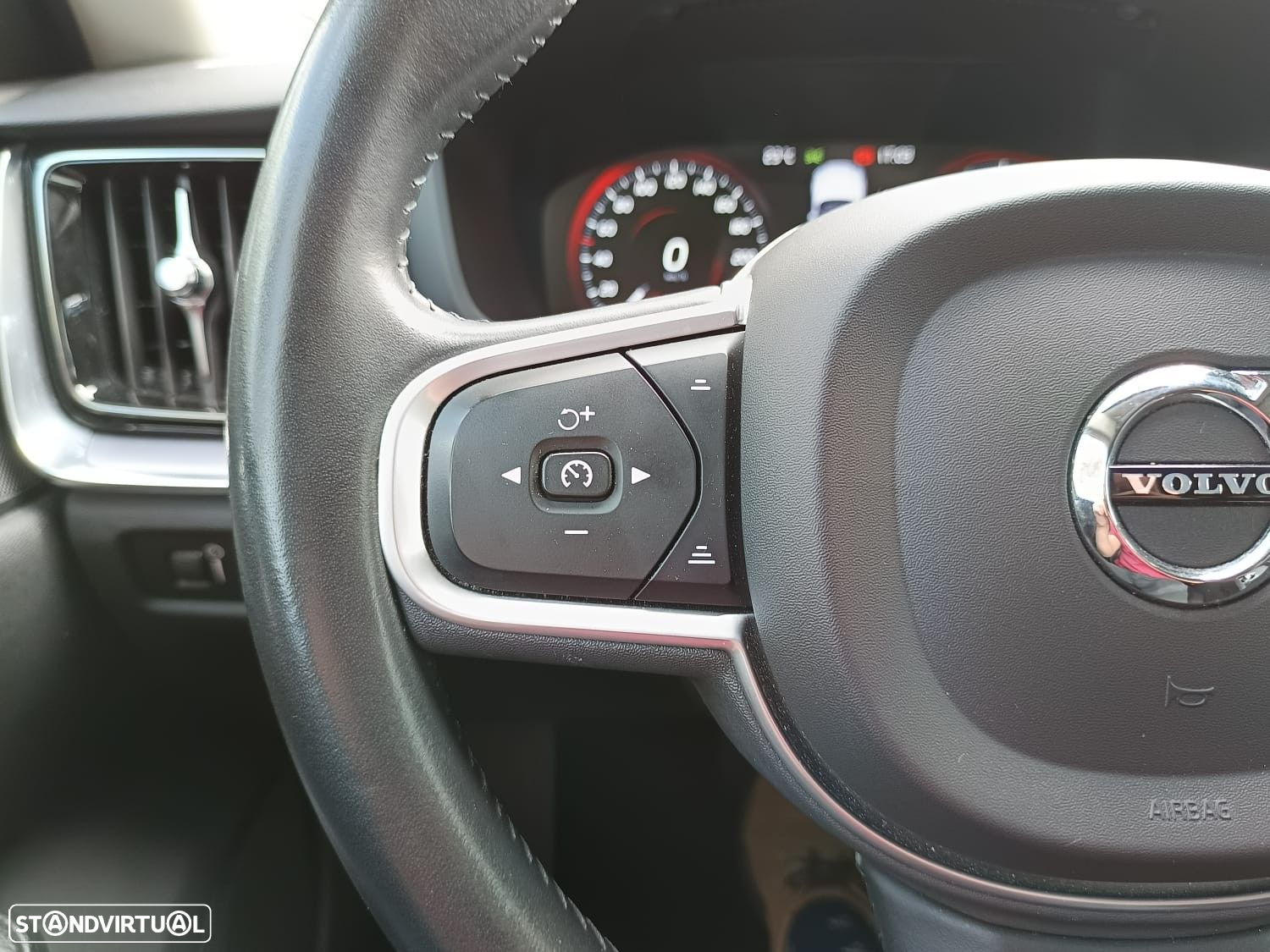 Volvo V60 2.0 B4 Momentum Plus Geartronic - 18
