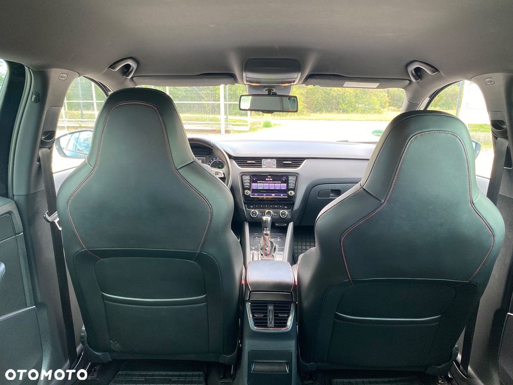 Skoda Octavia 2.0 TDI DSG RS - 30