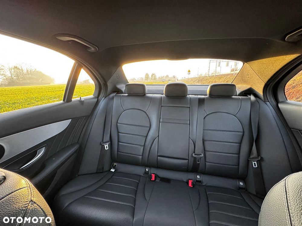 Mercedes-Benz Klasa C 220 d 9G-TRONIC AMG Line - 12