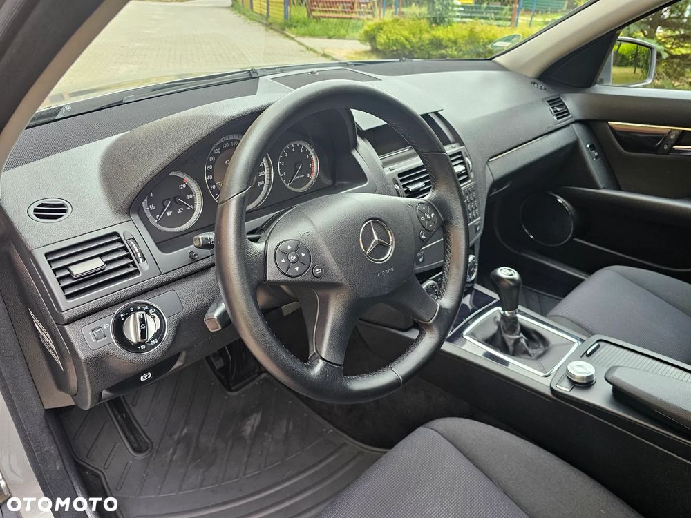 Mercedes-Benz Klasa C 180 Kompressor BlueEFFICIENCY - 29
