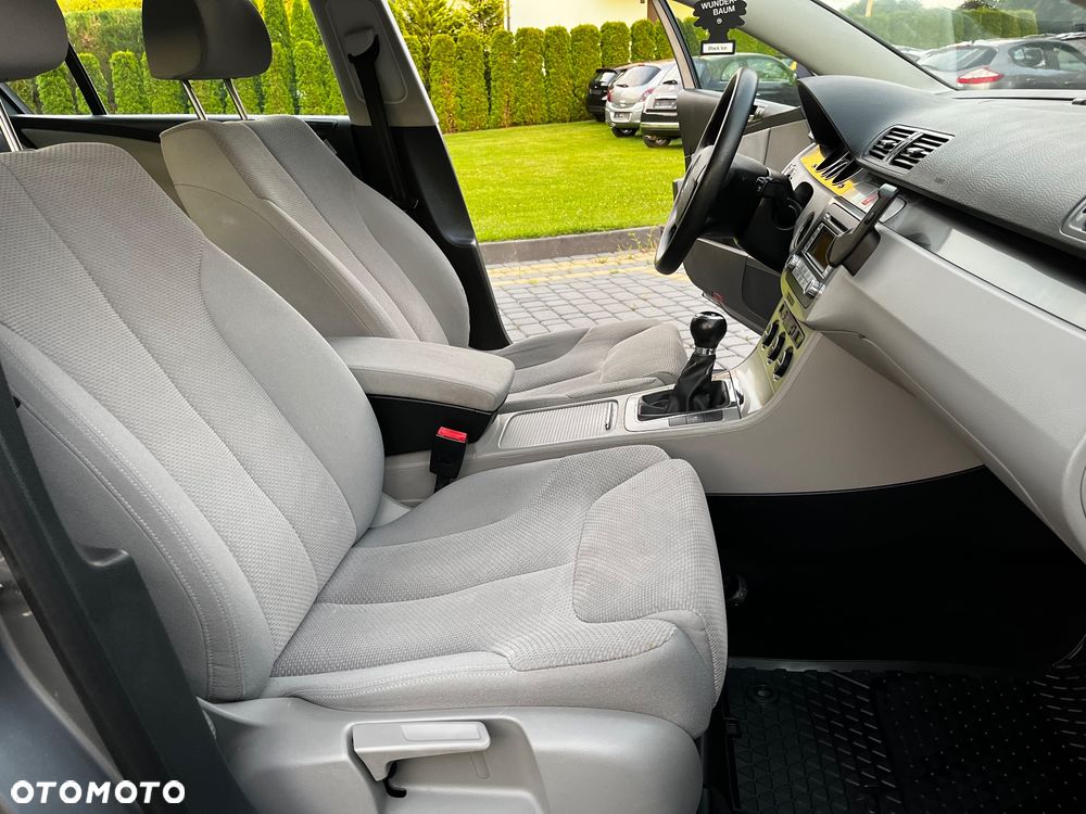 Volkswagen Passat 1.6 Exclusive - 25