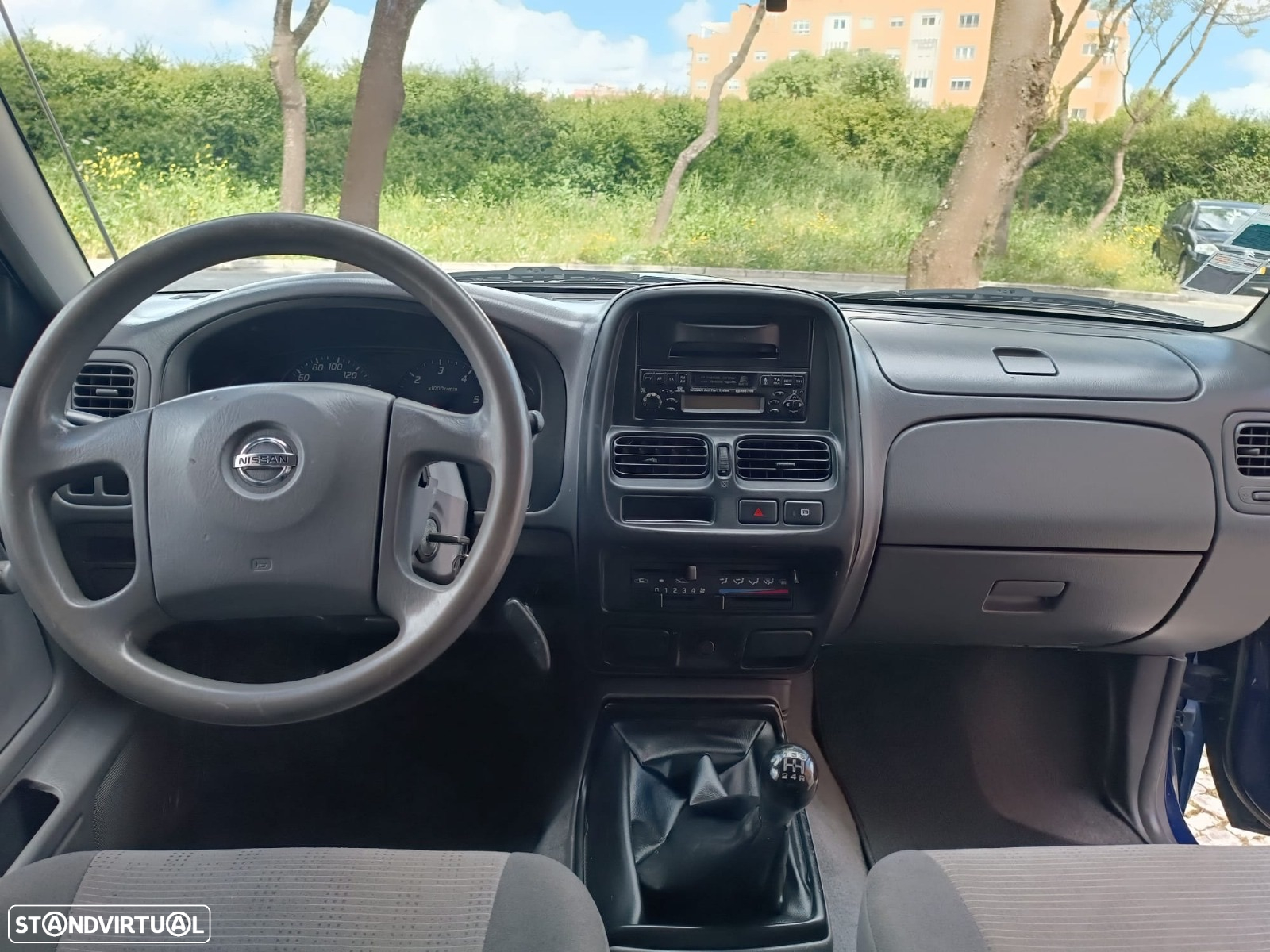 Nissan Pick Up - 16