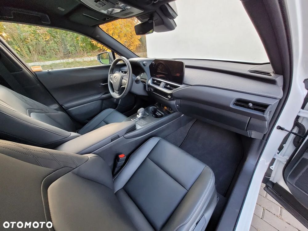 Lexus UX 300h F Sport Design - 4