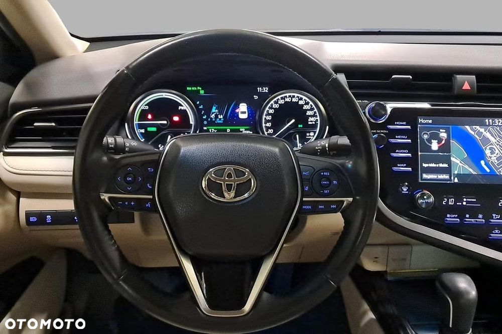 Toyota Camry Executive - 13