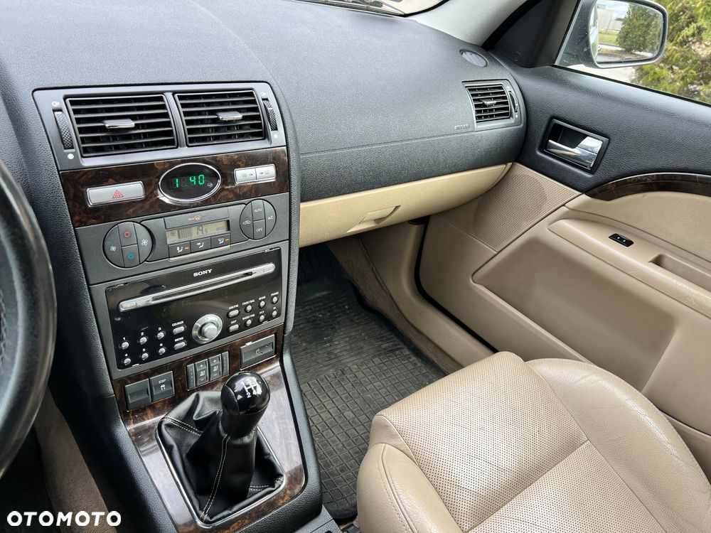 Ford Mondeo 2.0 Ghia - 14