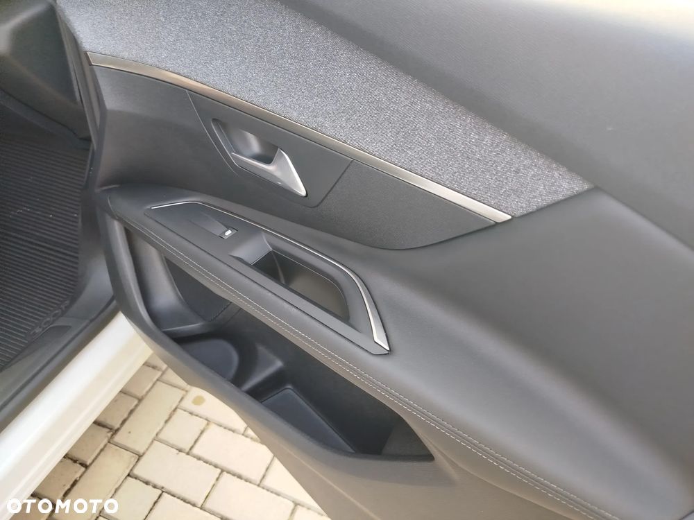 Peugeot 3008 BlueHDi 130 Stop & Start EAT8 Allure Business-Paket - 32