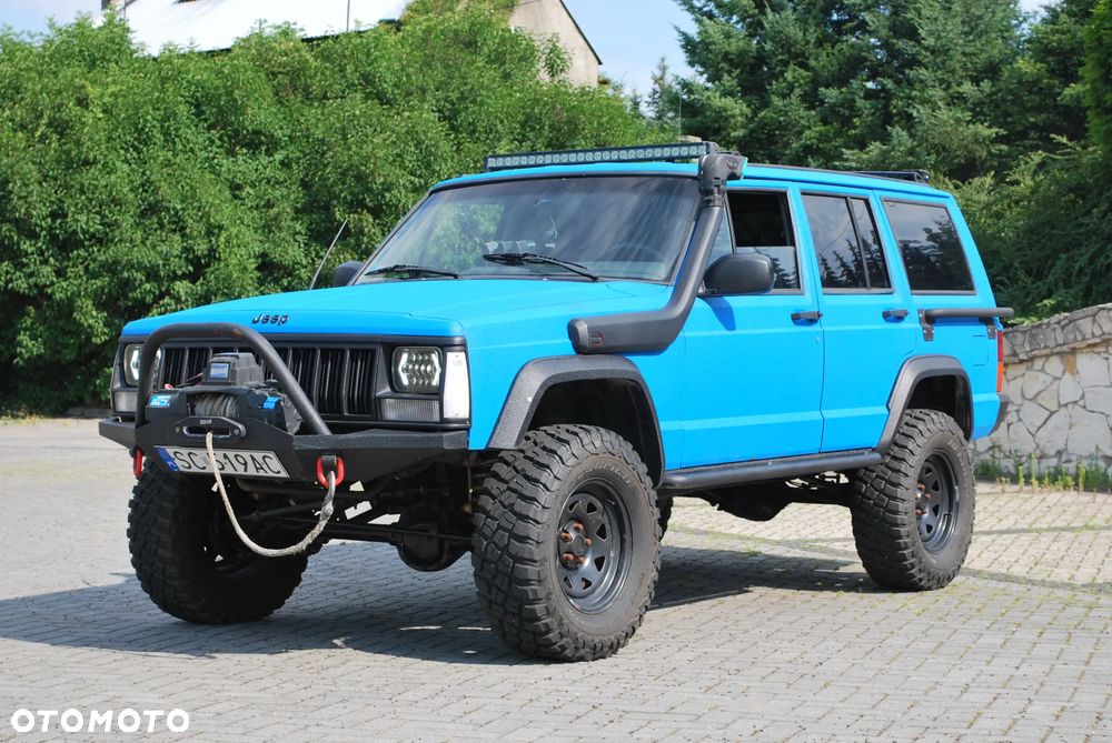 Jeep Cherokee - 1
