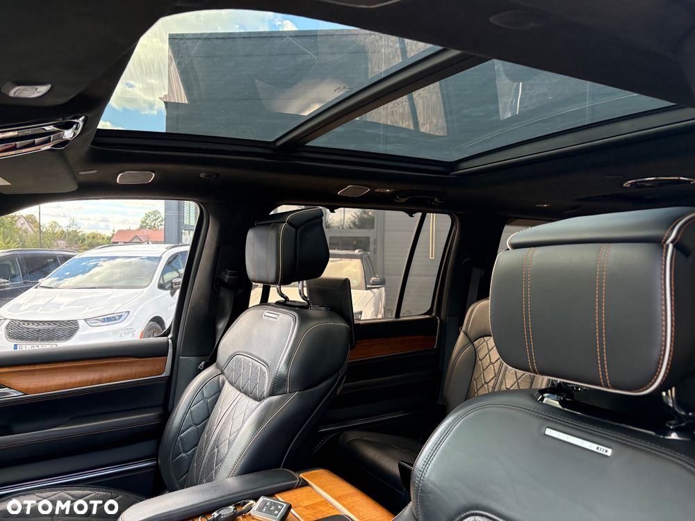 Jeep Grand Wagoneer - 19