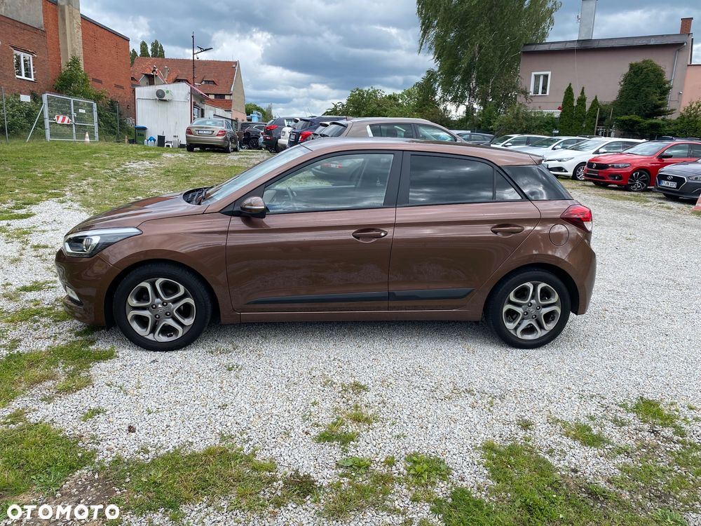 Hyundai i20 1.4 YES Gold - 12