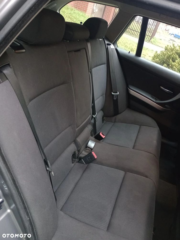 BMW Seria 3 318d DPF - 11