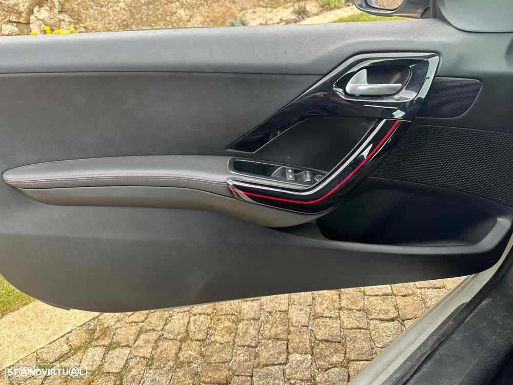 Peugeot 208 1.2 PureTech GT Line - 13