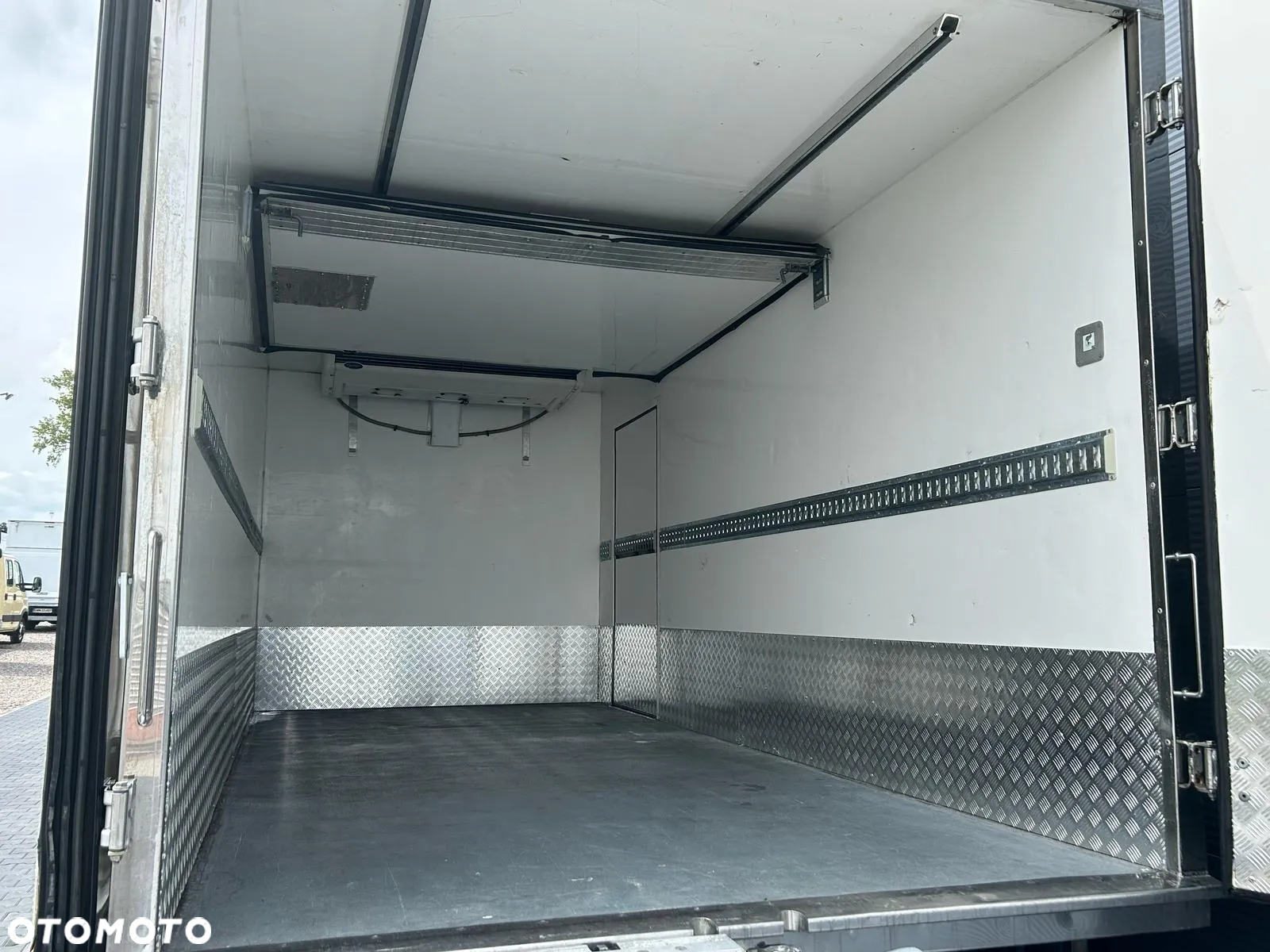 Iveco Daily 70C15 3.0 HPI Chłodnia Mroźnia 9 palet + winda 1000kg **Bez Adblue**Climatronic**Sprowadzony**2016R** - 10
