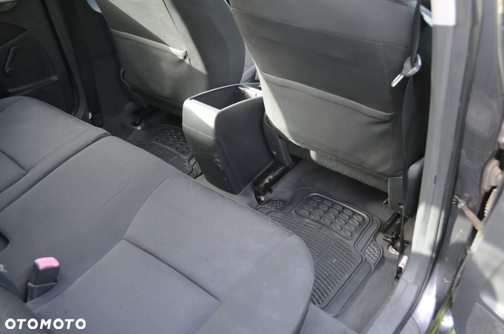 Toyota Auris 1.4 D-4D Terra - 10